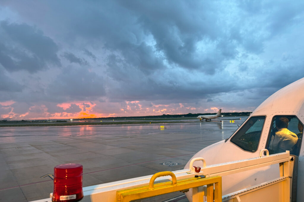 alba sull'aeroporto