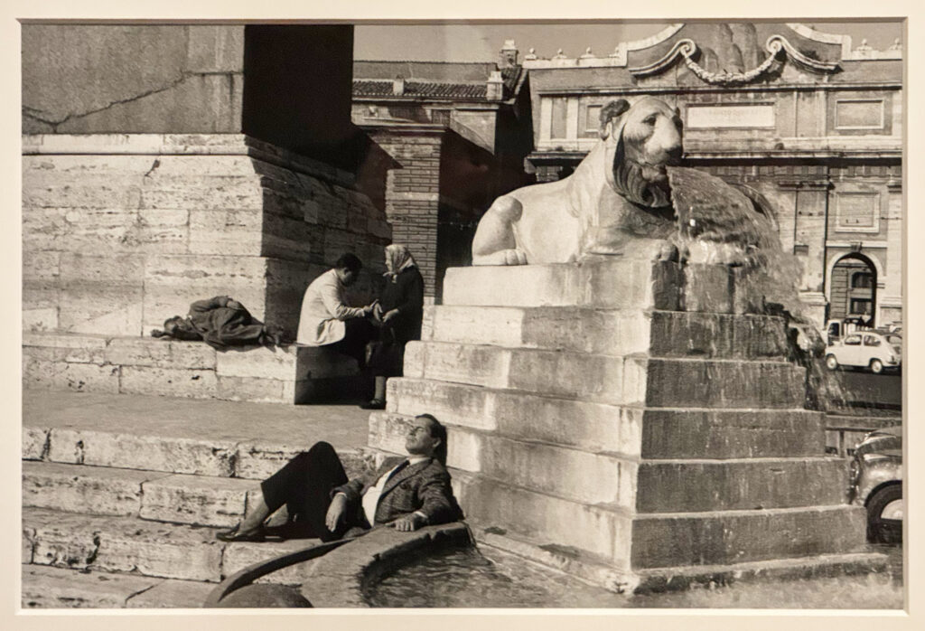 Roma 1959; oggi questo comportamento è malvisto se lo fanno i turisti