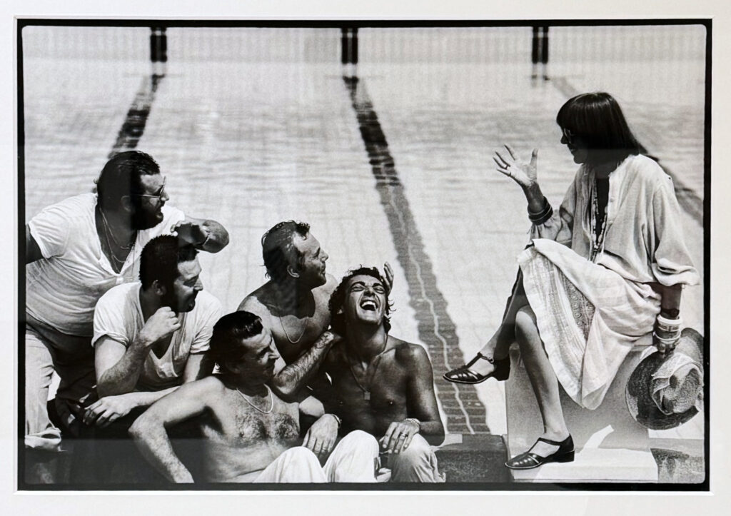 stilisti in piscina da sx: Gianfranco Ferrè, Luciano Soprani, Aldo Ferrante, Giorgio Armani, Walter Albini, Mariuccia Mandelli-Krizia 1977